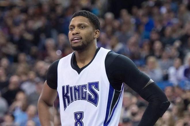 易建联哽咽 易建联哽咽